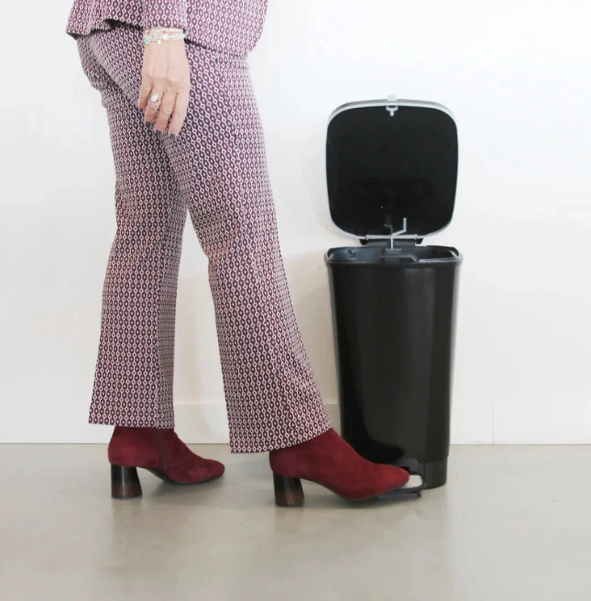 Curver Chic 35L Pedal Bin  - Black - Image 9