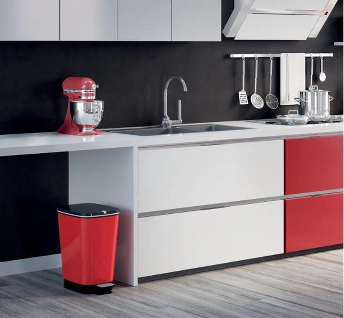 Curver Chic 45L Pedal Bin - Red - Image 9