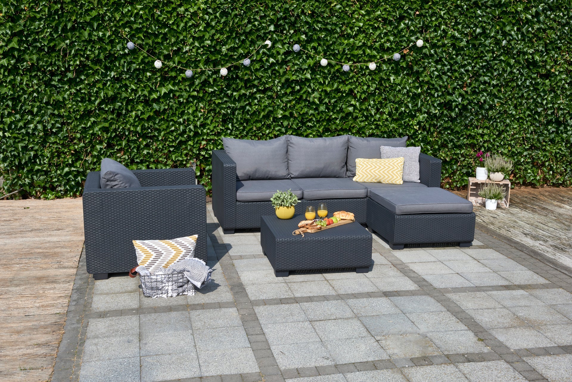 Keter Salta/Sapporo Table with Cushion - Image 6